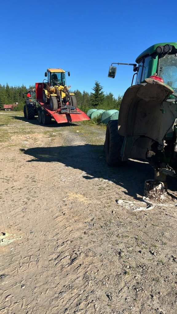 Työkoneen siirto lavetilla